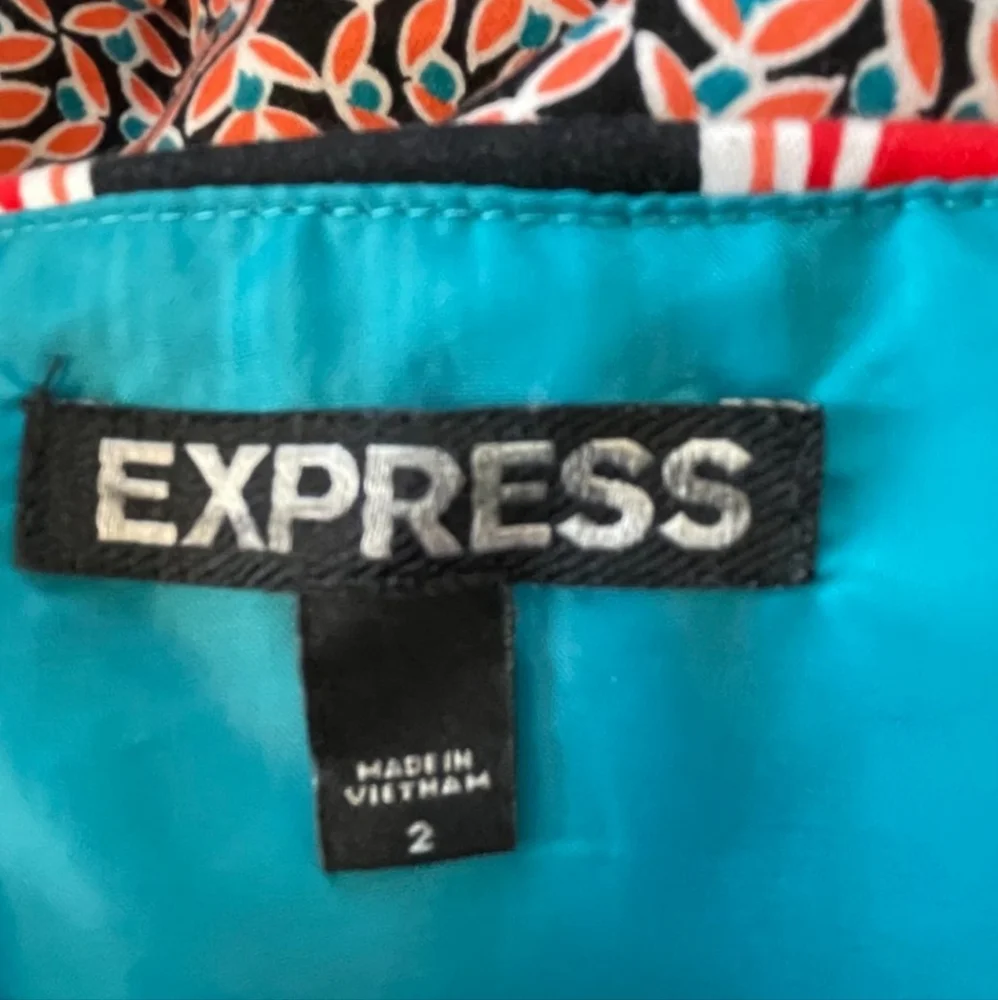 Express Vibrant Mini Skirt Size Small - Picture 4 of 4